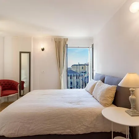 “d'azeglio N.9” Luxury Panoramic Flat With Kitchen Appartement